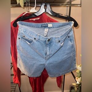 Mom shorts with red button up